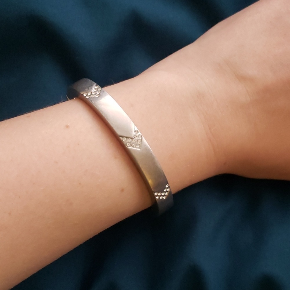 Stretchy bangle bracelet